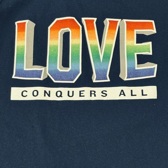 Large LGBTQ brewery Samuel Adams Blue Muscle tank "Love Conquers All" graphic - Picture 5 of 5